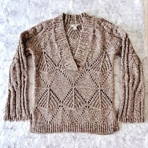 Woolrich lambswool women's soft Camel Color Textured v-neck sweater.  Size S.